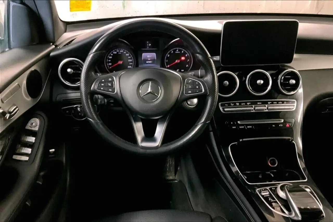 Mercedes-Benz GLC снимка Mercedes-Benz GLC
