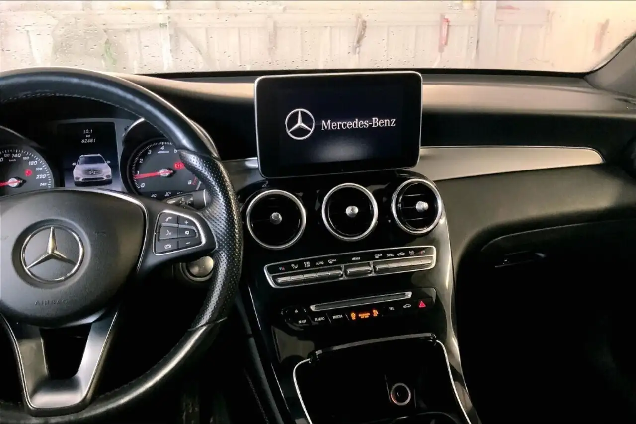 Mercedes-Benz GLC снимка Mercedes-Benz GLC