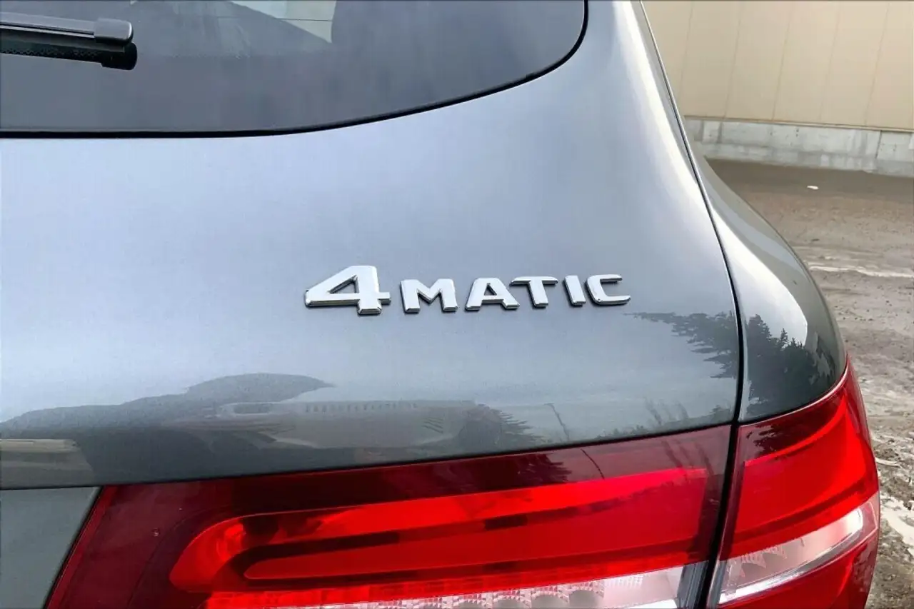 Mercedes-Benz GLC снимка Mercedes-Benz GLC