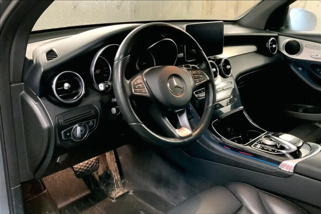 Mercedes-Benz GLC снимка Mercedes-Benz GLC