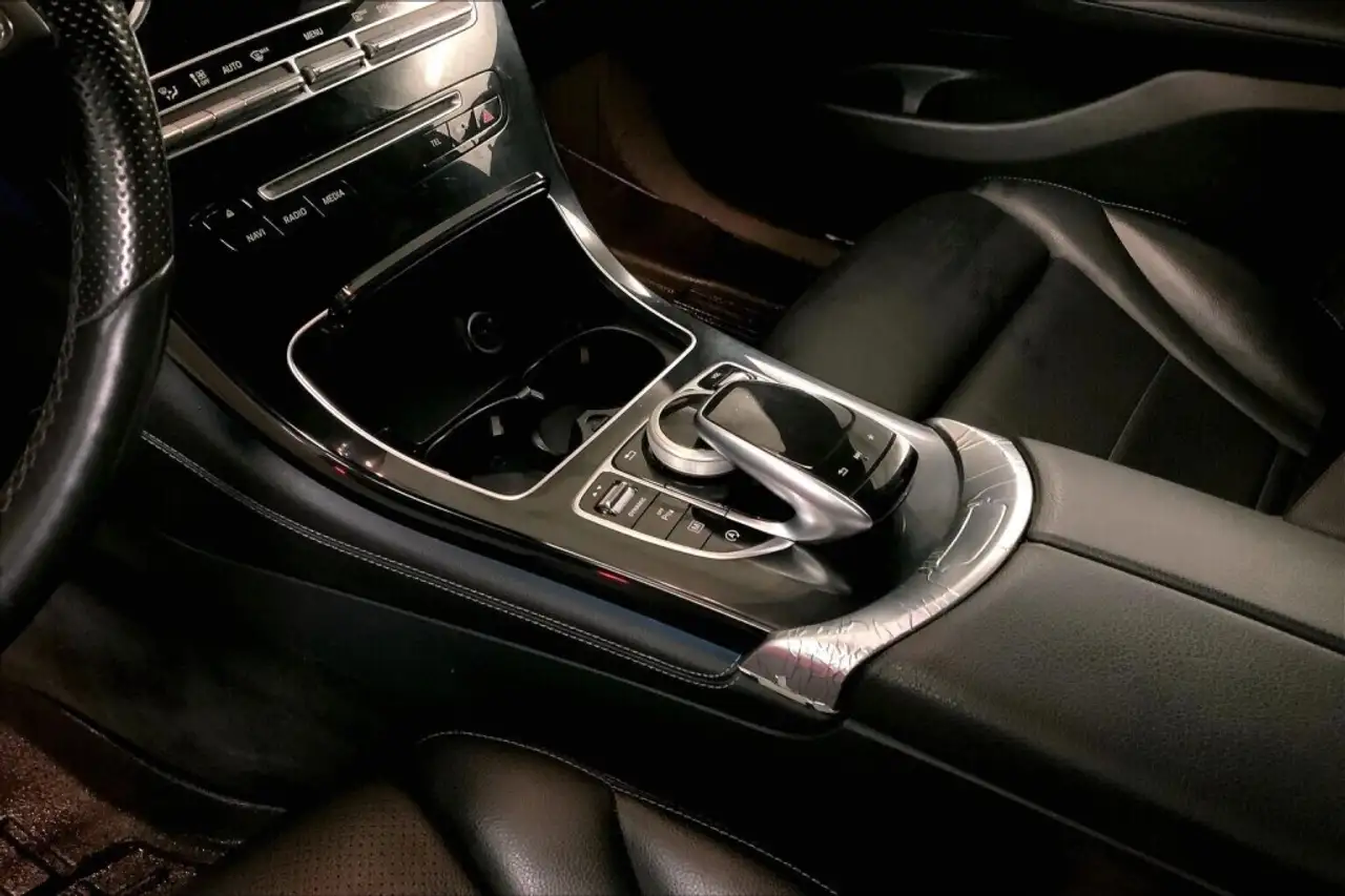 Mercedes-Benz GLC снимка Mercedes-Benz GLC