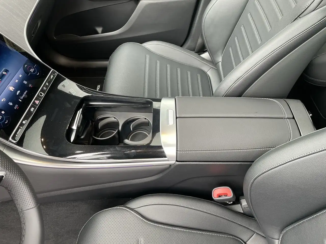 Mercedes-Benz GLC снимка Mercedes-Benz GLC