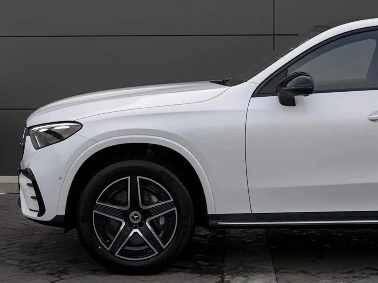 Mercedes-Benz GLC снимка Mercedes-Benz GLC