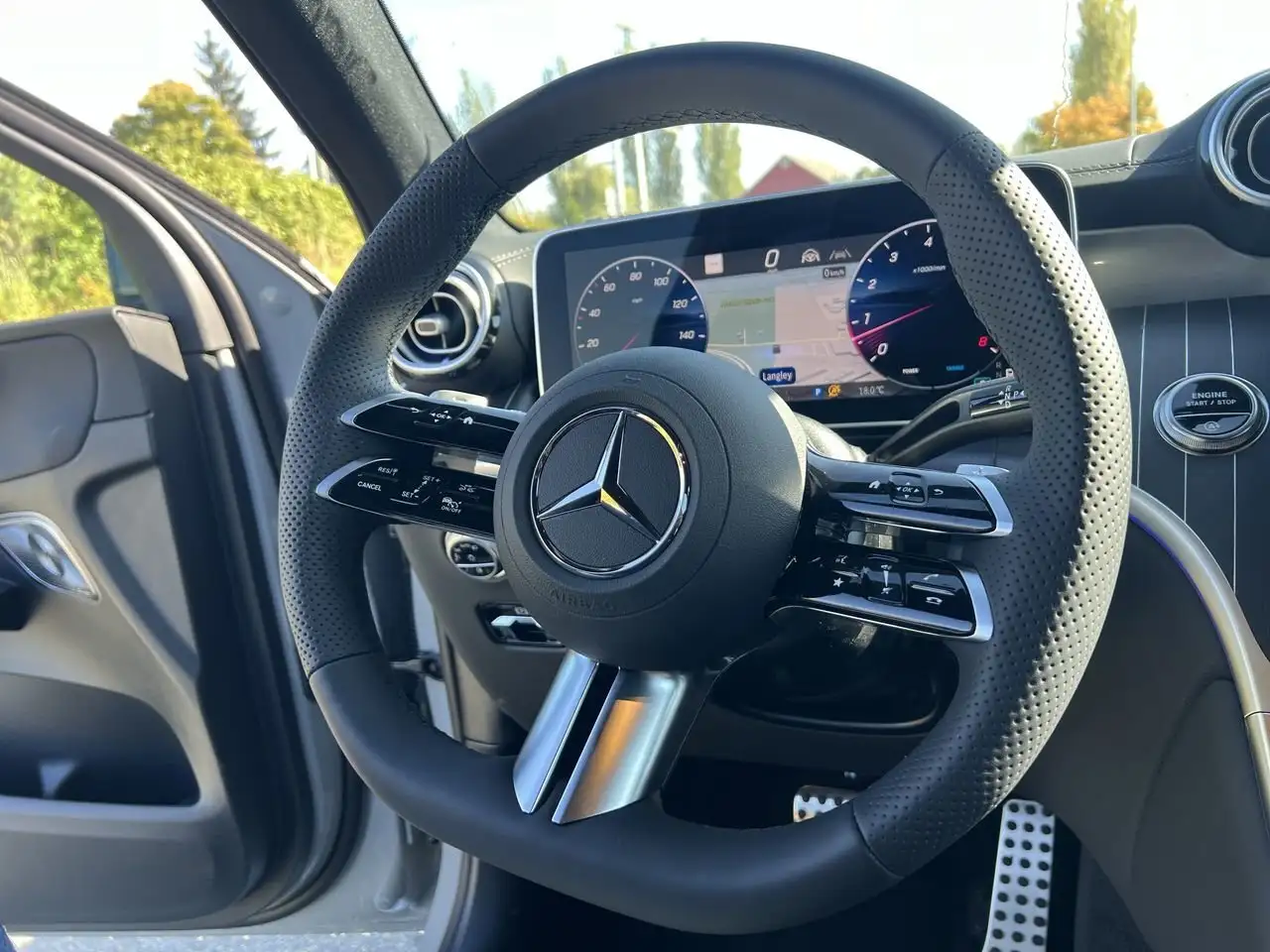 Mercedes-Benz GLC снимка Mercedes-Benz GLC