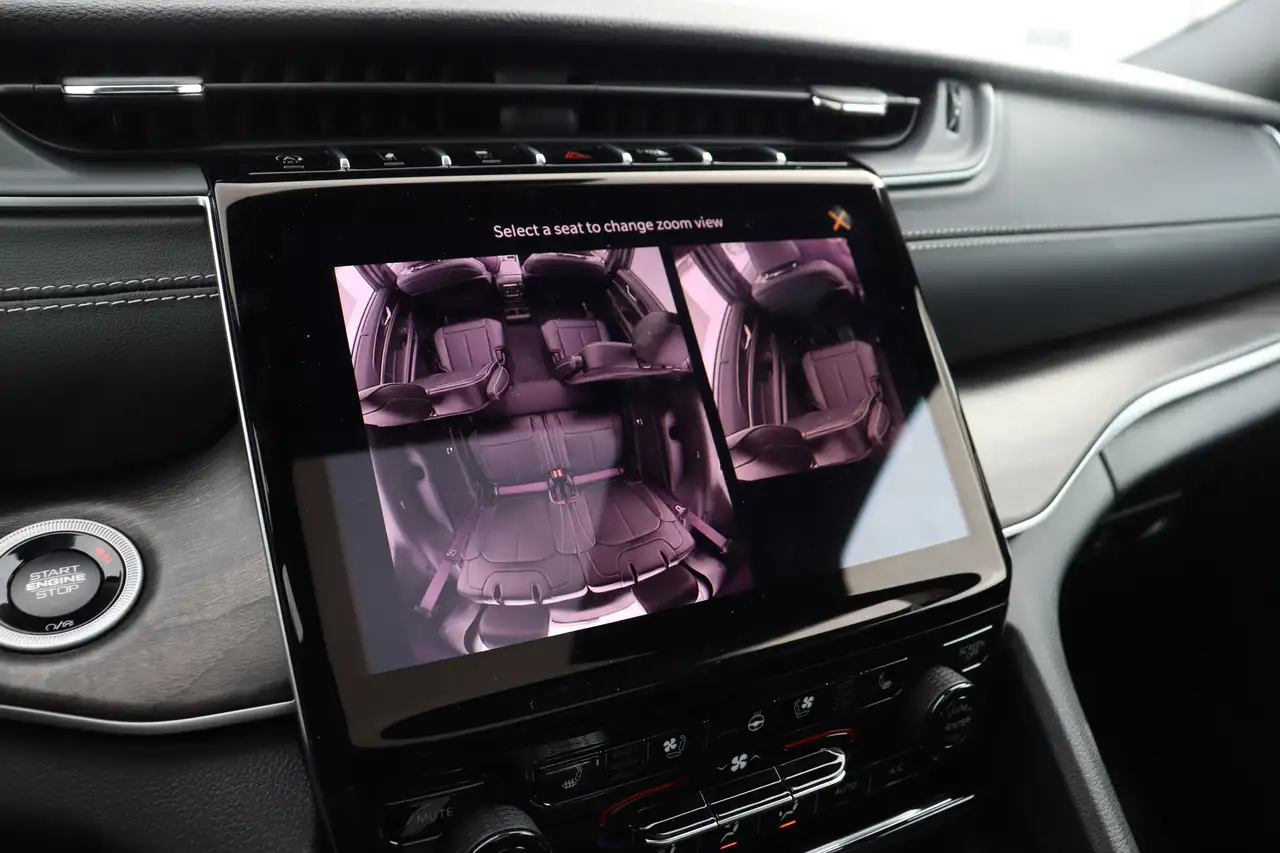 Jeep Grand Cherokee снимка Jeep Grand Cherokee