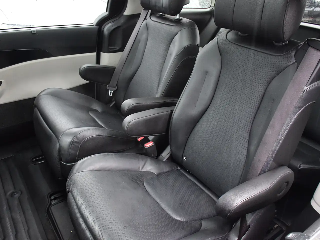 Kia Carnival photo Kia Carnival