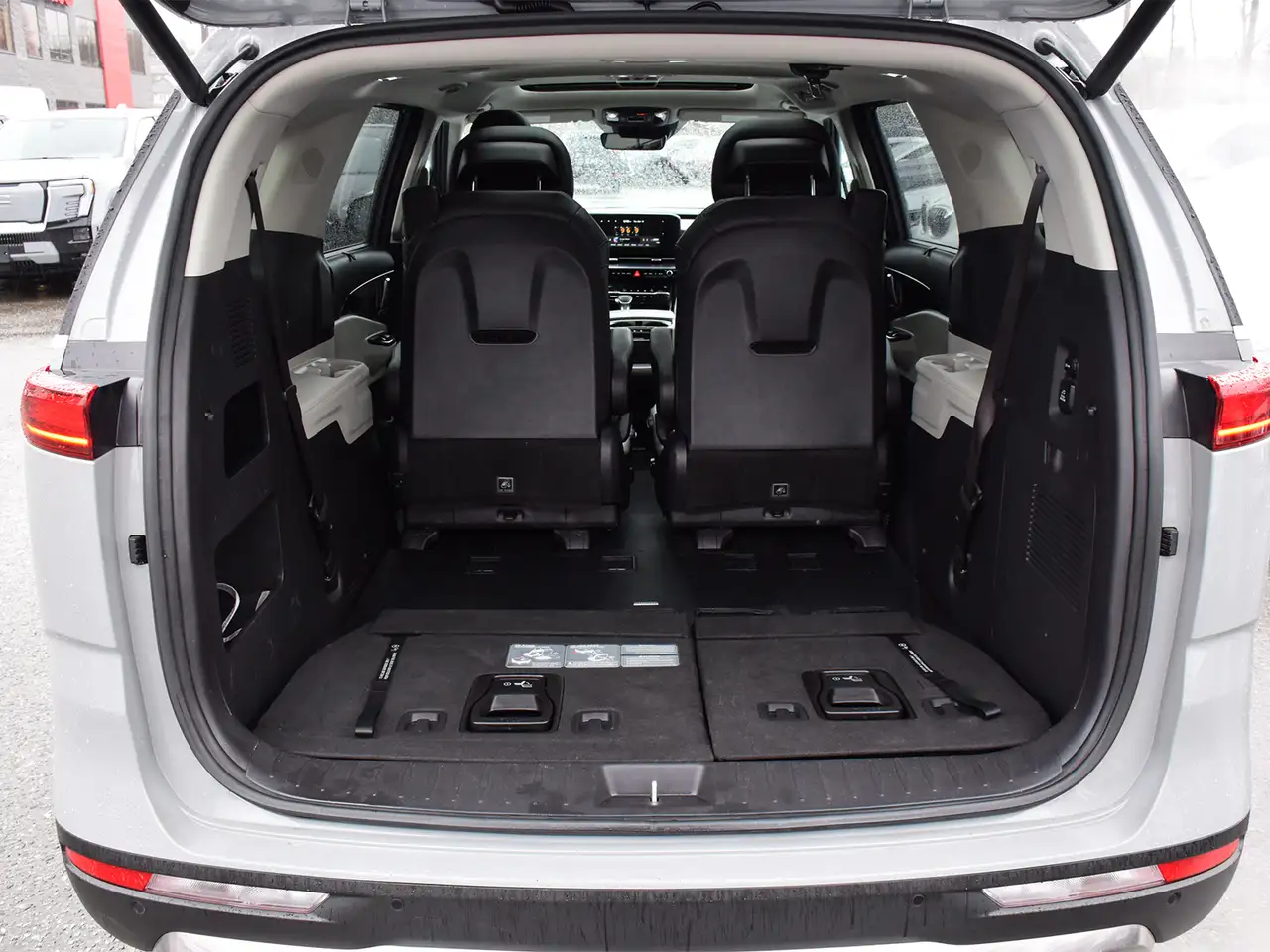Kia Carnival photo Kia Carnival