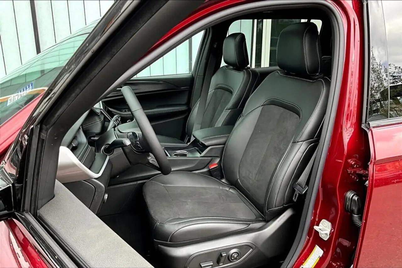 Jeep Grand Cherokee снимка Jeep Grand Cherokee
