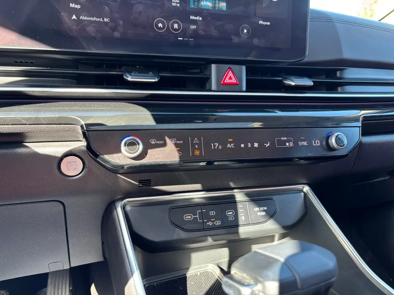 Kia Carnival photo Kia Carnival