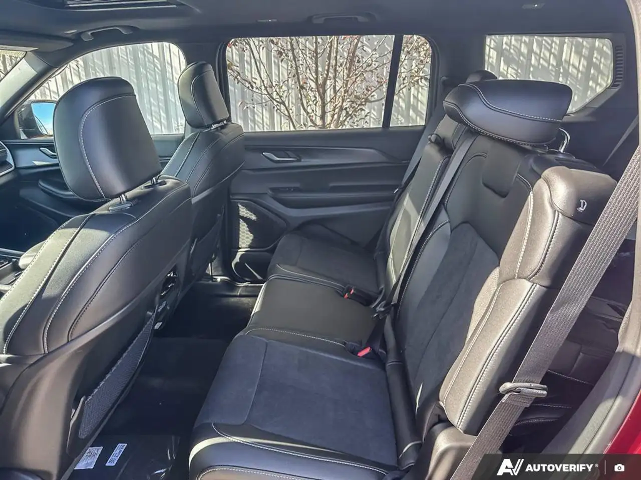 Jeep Grand Cherokee photo Jeep Grand Cherokee