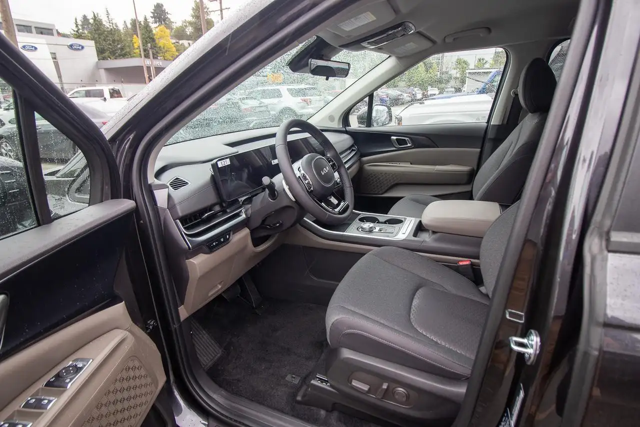 Kia Carnival снимка Kia Carnival