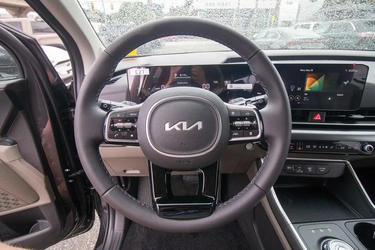Kia Carnival снимка Kia Carnival