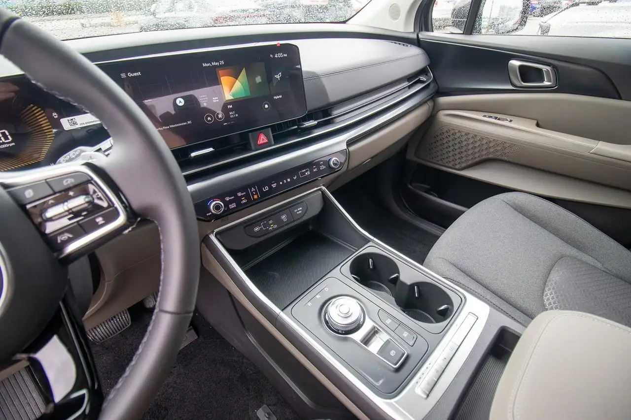 Kia Carnival снимка Kia Carnival