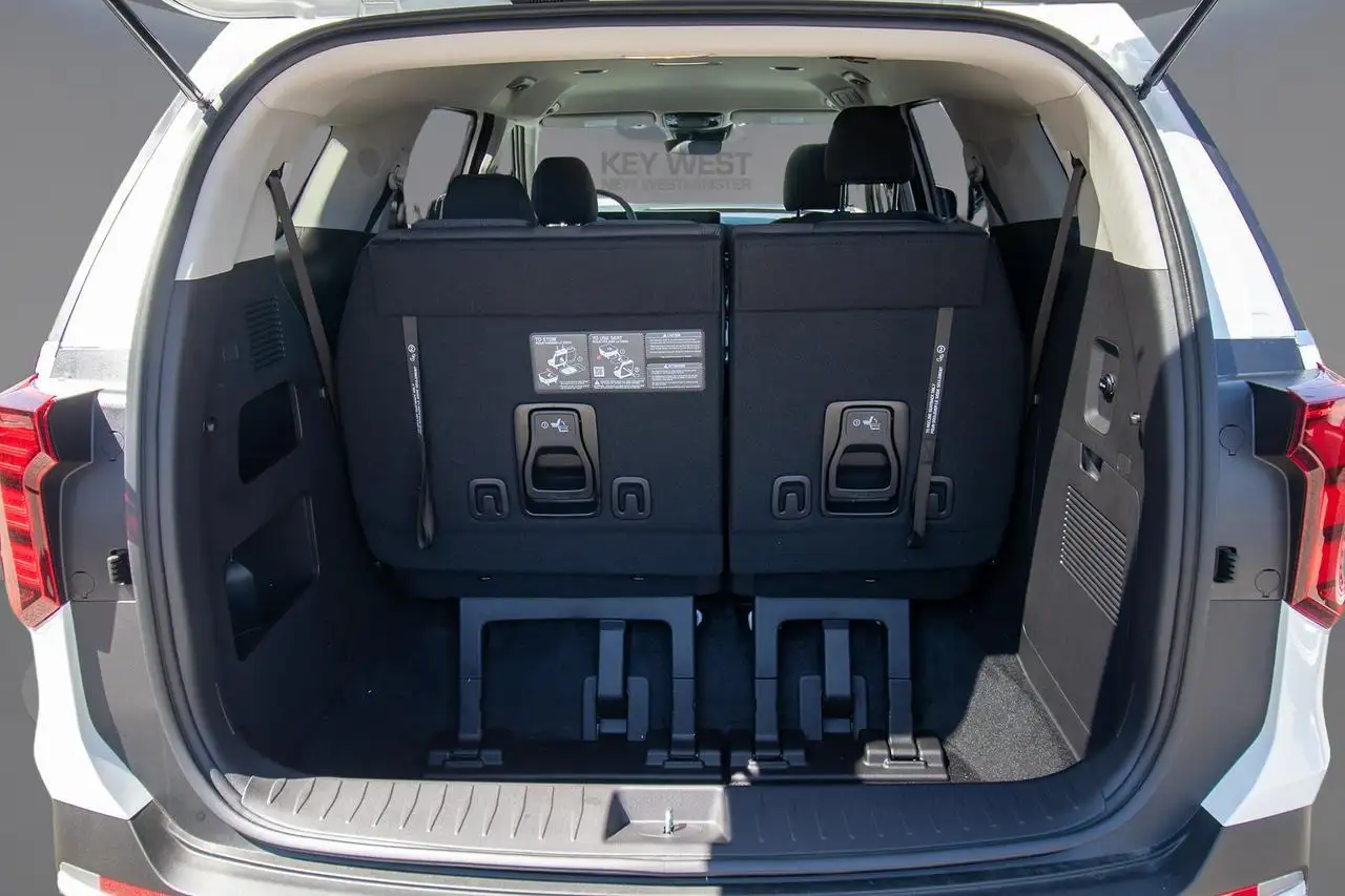 Kia Carnival снимка Kia Carnival
