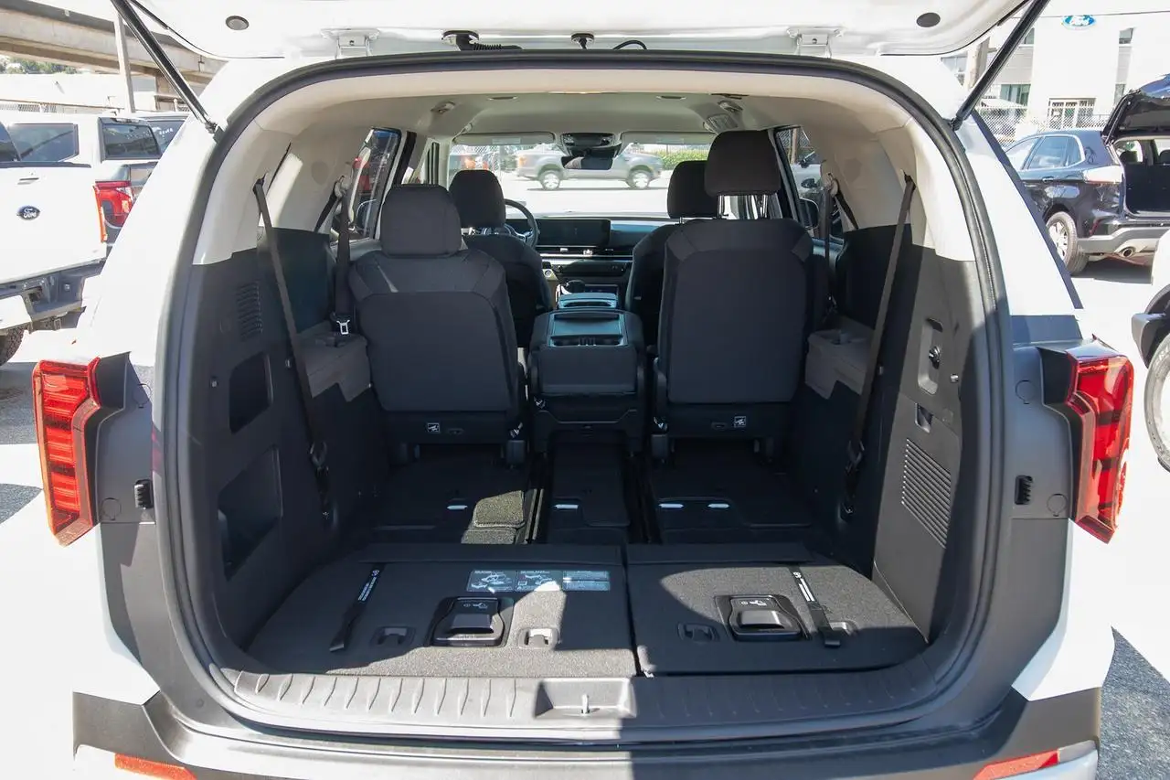 Kia Carnival снимка Kia Carnival