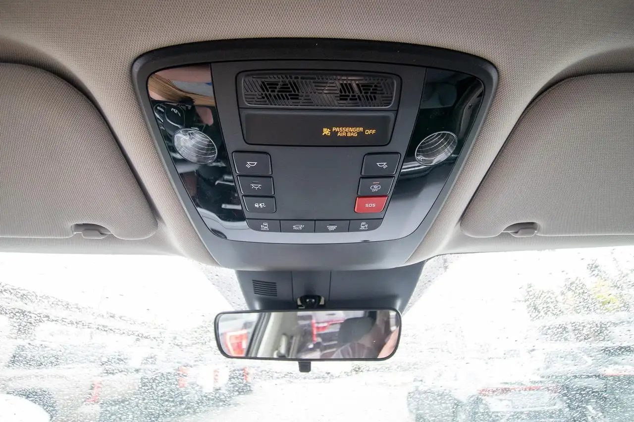 Kia Carnival снимка Kia Carnival