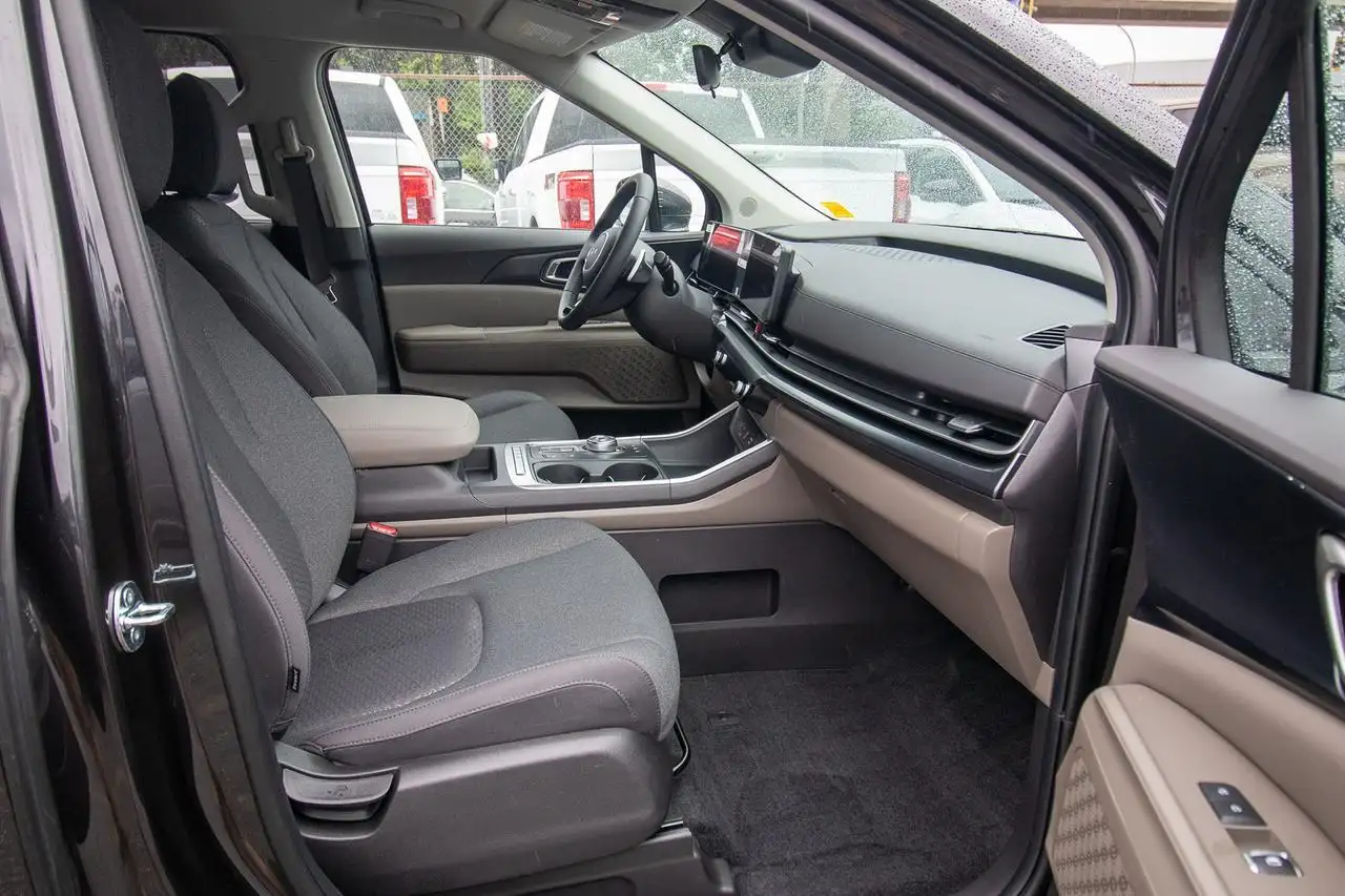 Kia Carnival снимка Kia Carnival