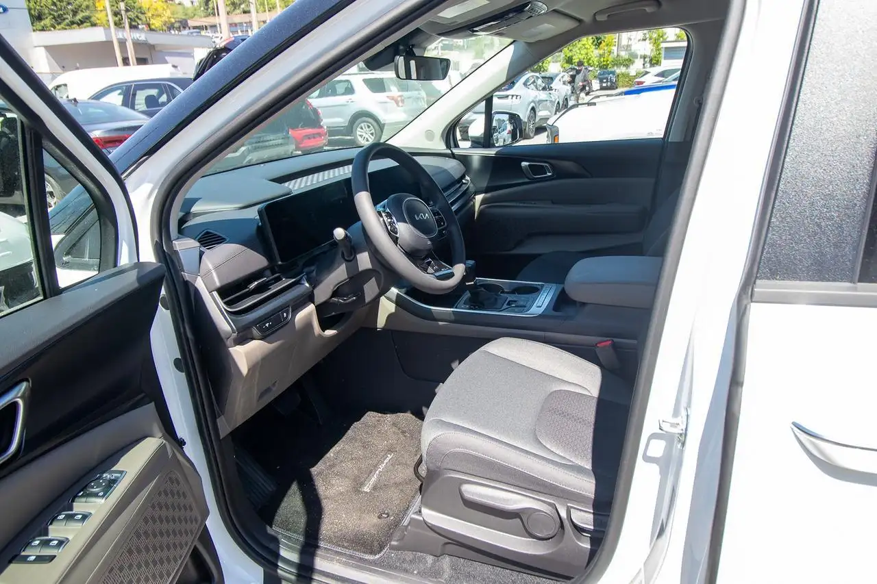 Kia Carnival снимка Kia Carnival