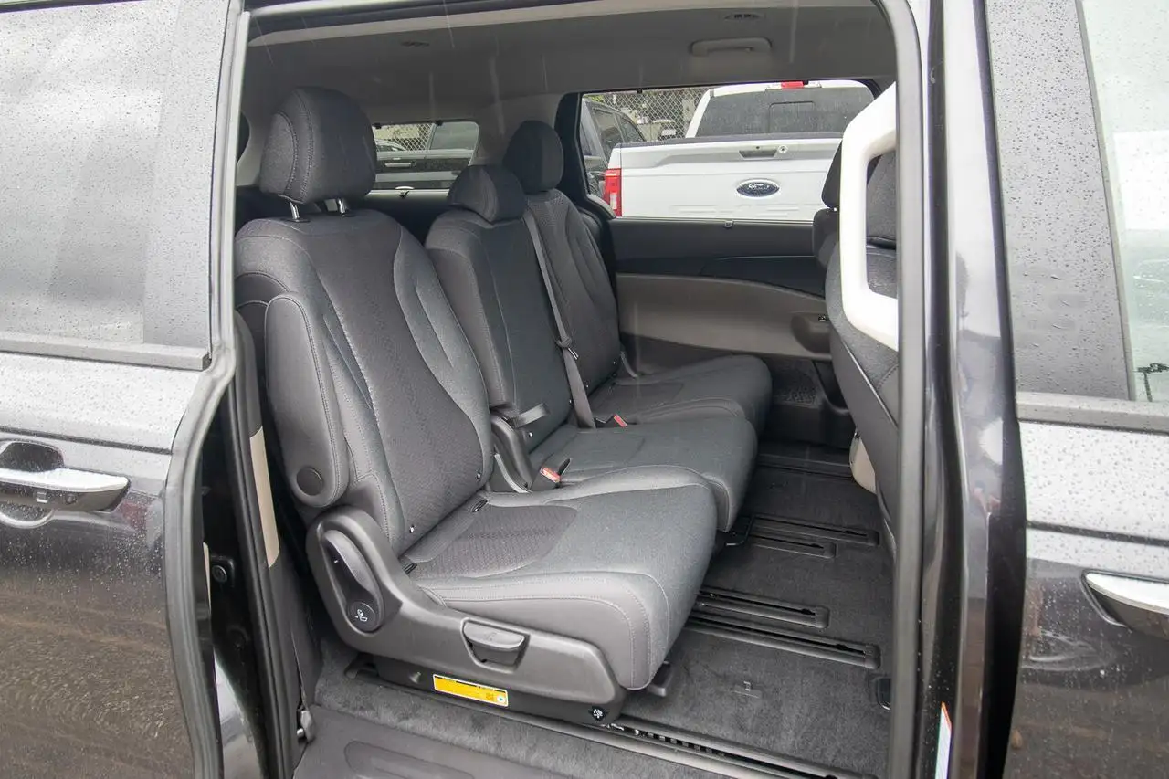 Kia Carnival снимка Kia Carnival