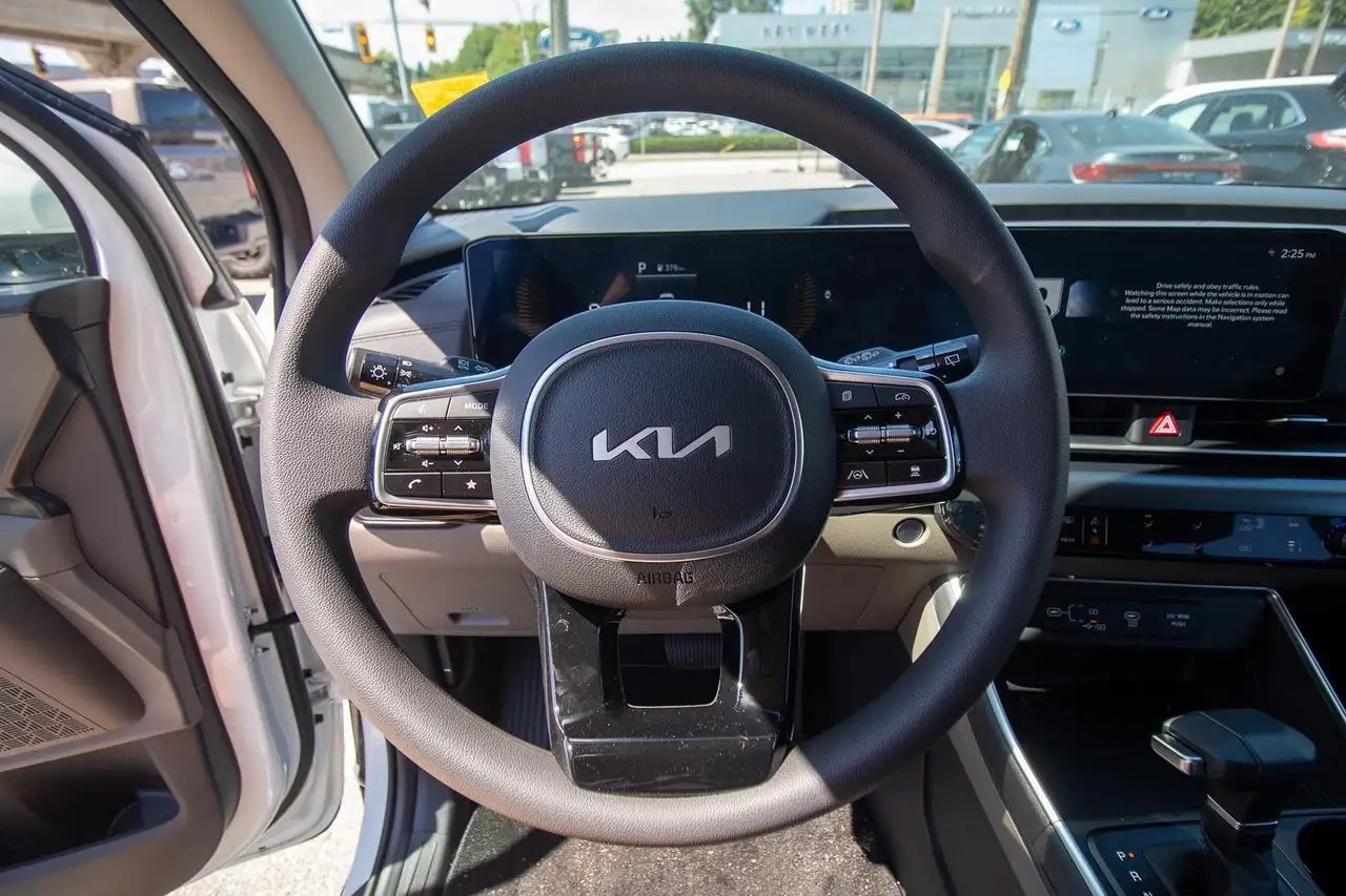 Kia Carnival снимка Kia Carnival