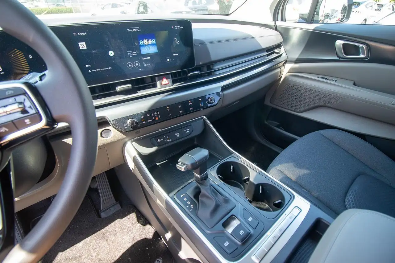 Kia Carnival снимка Kia Carnival