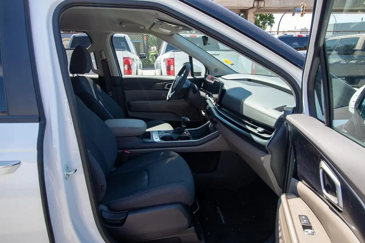 Kia Carnival снимка Kia Carnival