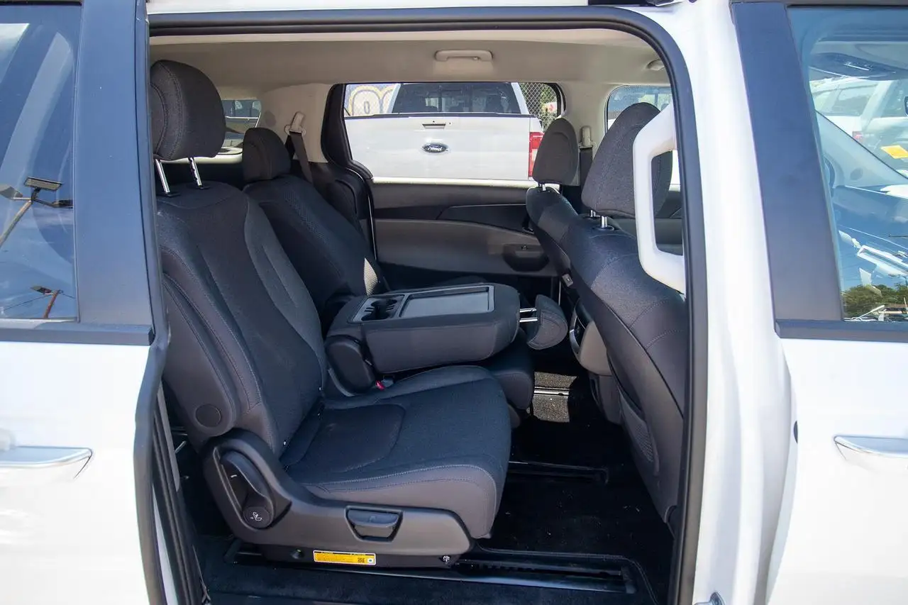 Kia Carnival снимка Kia Carnival
