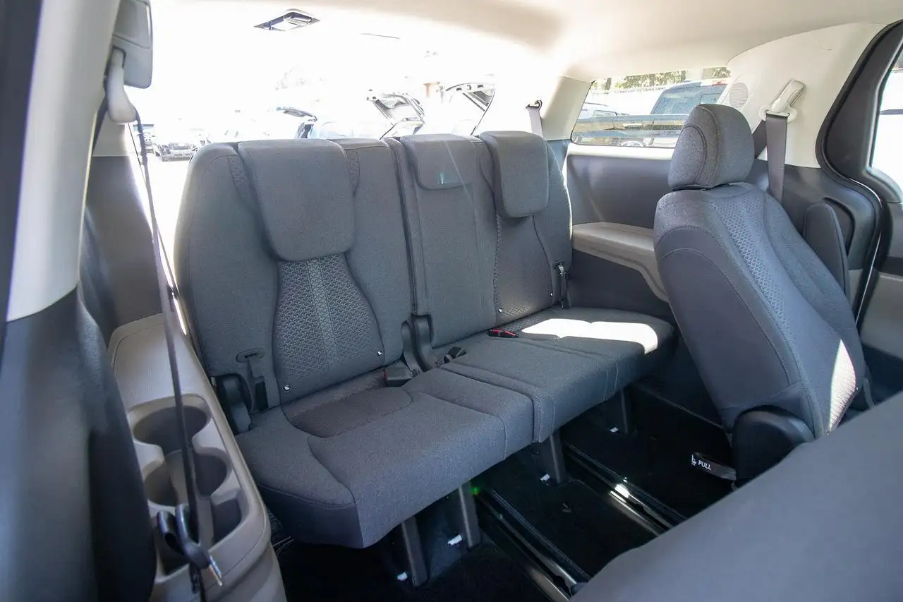 Kia Carnival снимка Kia Carnival