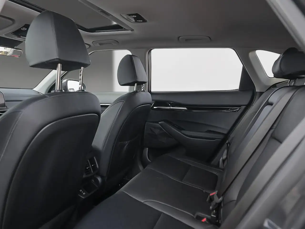 Kia Seltos снимка Kia Seltos