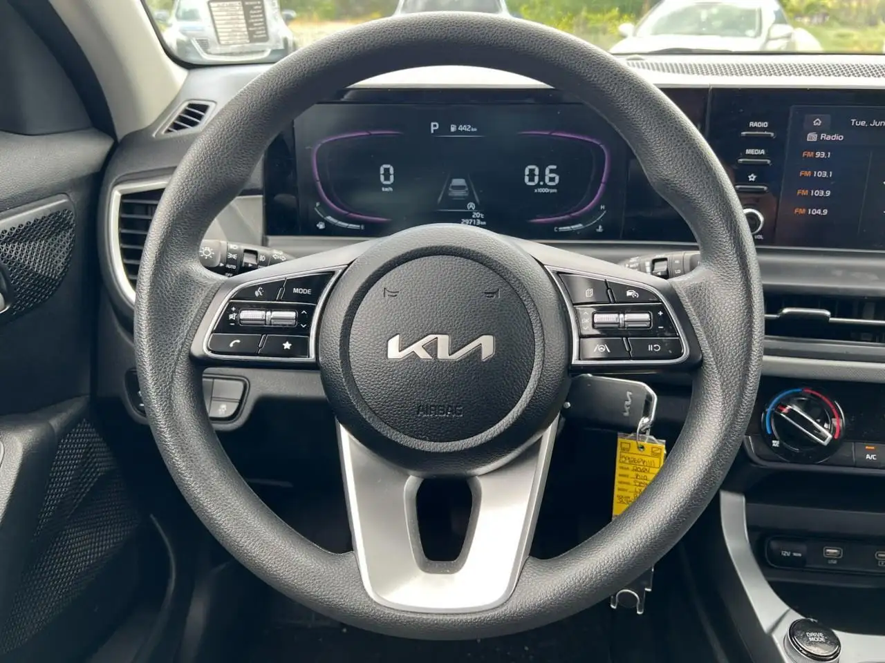 Kia Seltos photo Kia Seltos