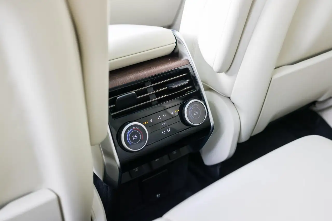 Land Rover Range Rover photo Land Rover Range Rover