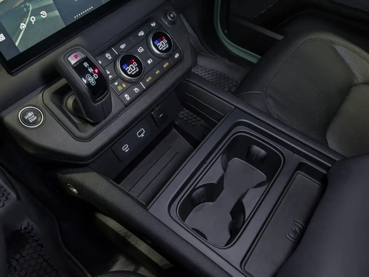 Land Rover Defender снимка Land Rover Defender