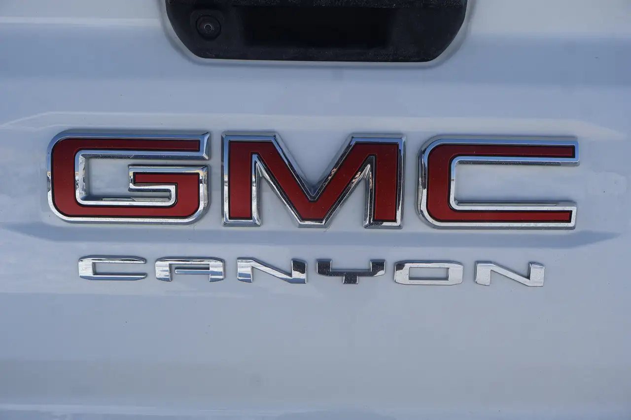 GMC Canyon снимка GMC Canyon