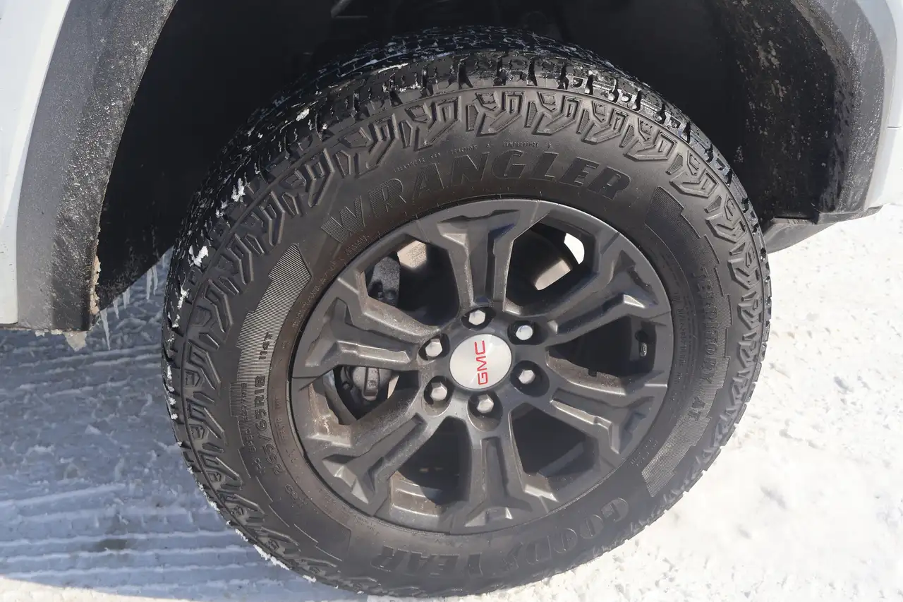 GMC Canyon снимка GMC Canyon