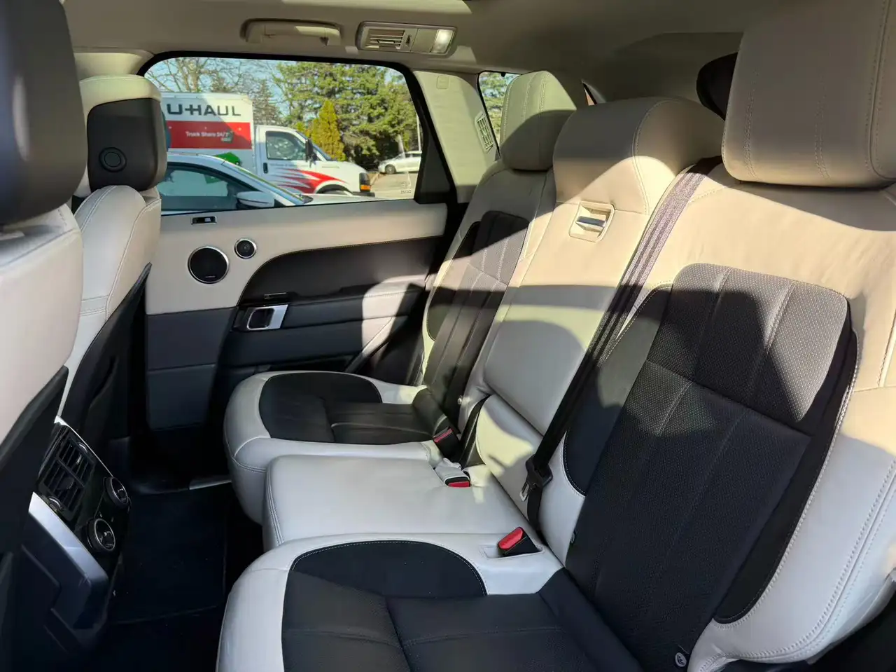 Land Rover Range Rover Sport снимка Land Rover Range Rover Sport