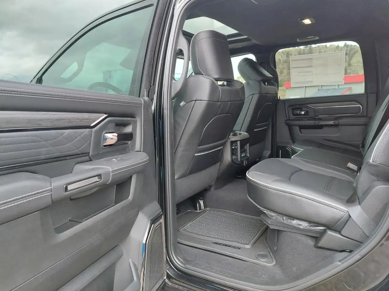 RAM 3500 снимка RAM 3500