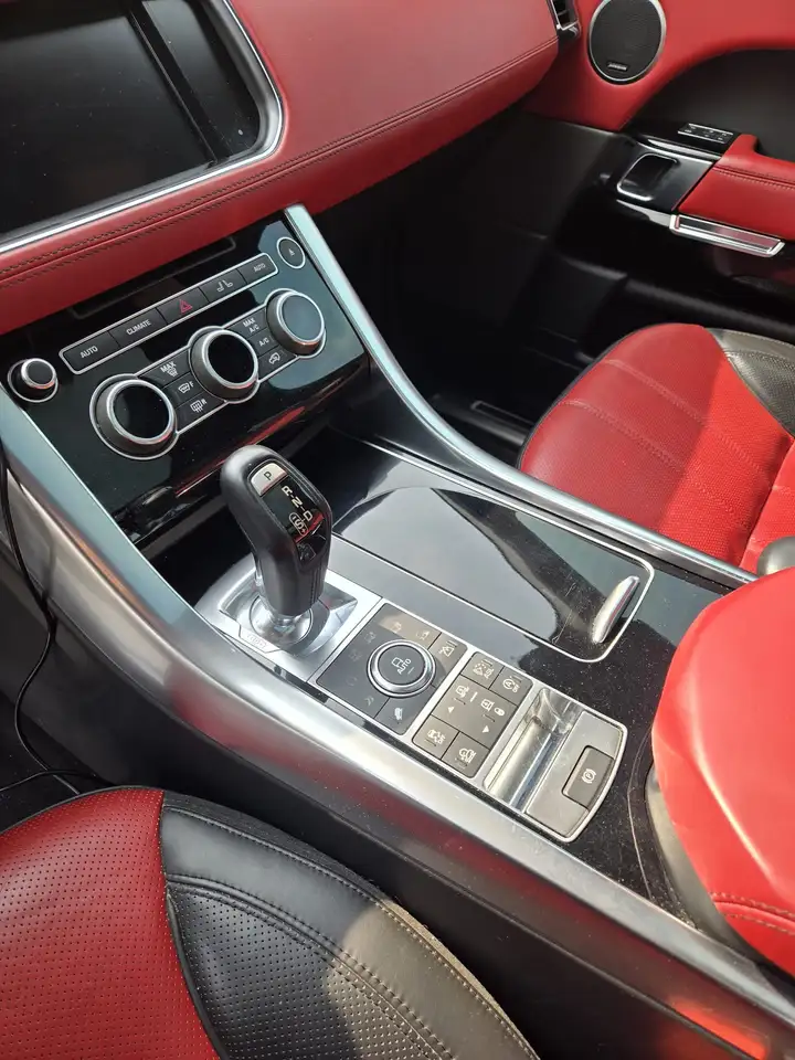 Land Rover Range Rover Sport снимка Land Rover Range Rover Sport