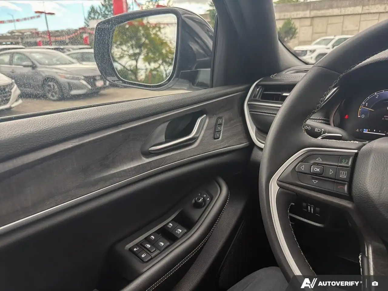 Jeep Grand Cherokee снимка Jeep Grand Cherokee