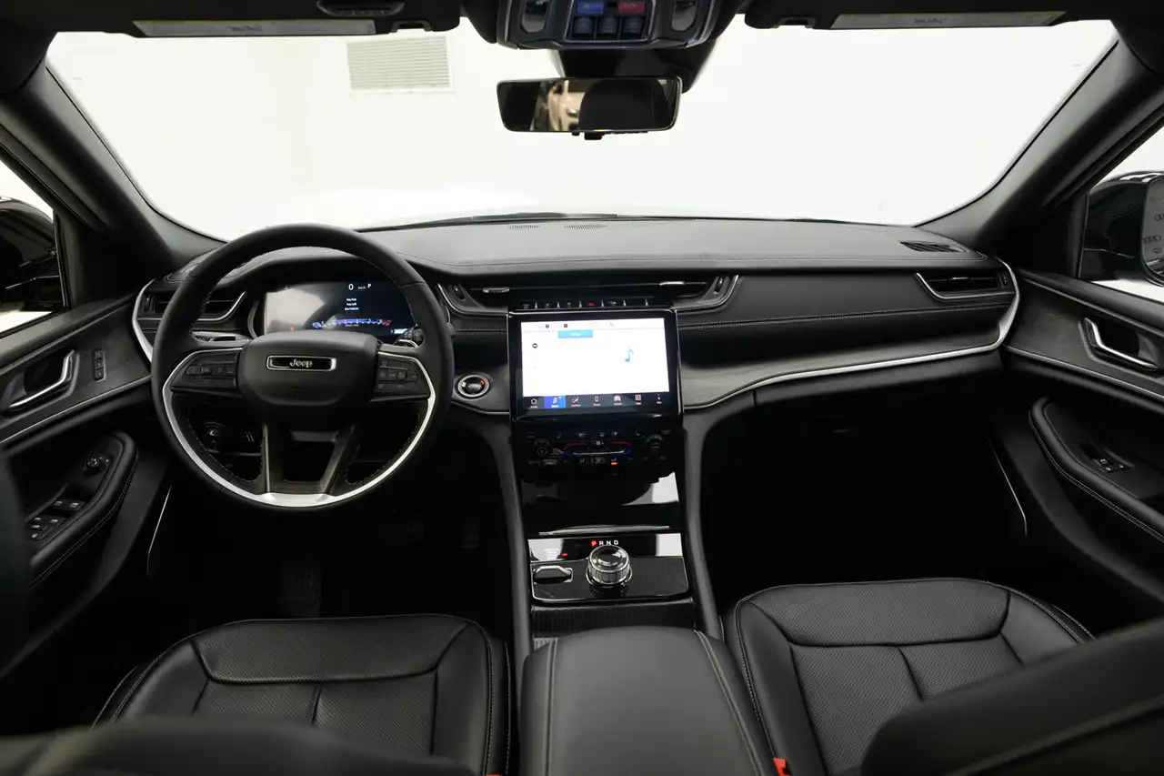 Jeep Grand Cherokee снимка Jeep Grand Cherokee
