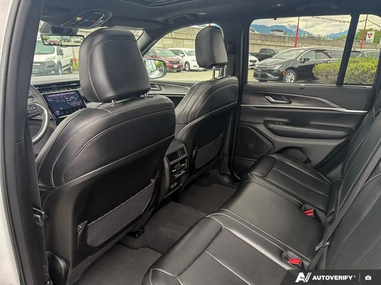 Jeep Grand Cherokee снимка Jeep Grand Cherokee