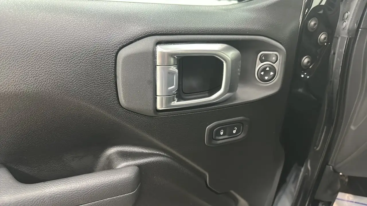 Jeep Wrangler снимка Jeep Wrangler