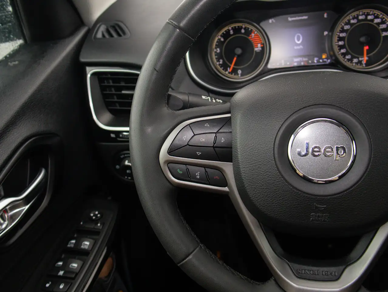 Jeep Cherokee снимка Jeep Cherokee