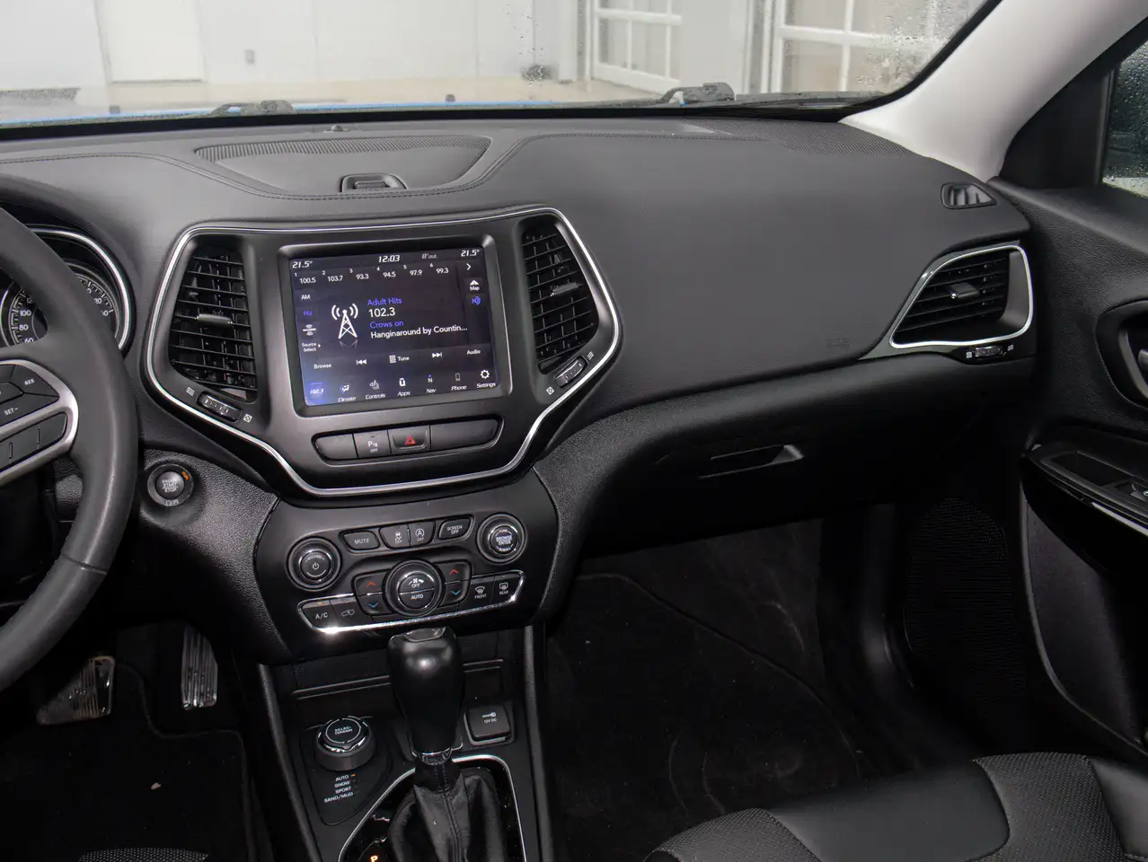 Jeep Cherokee снимка Jeep Cherokee