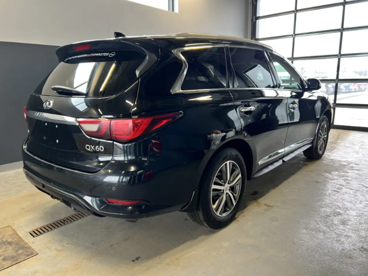 Infiniti QX60 снимка Infiniti QX60