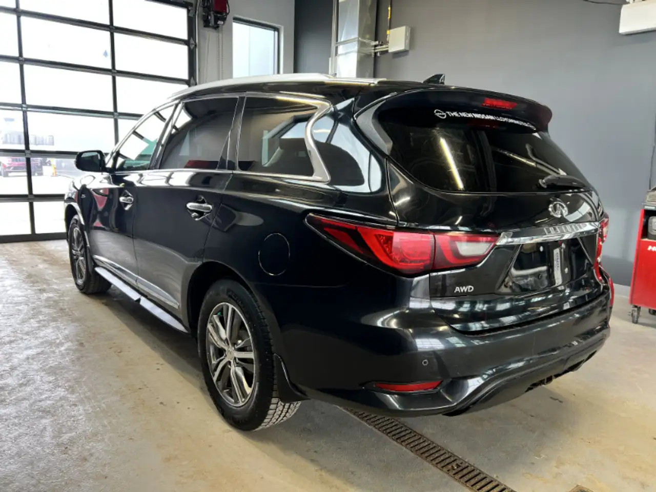 Infiniti QX60 снимка Infiniti QX60