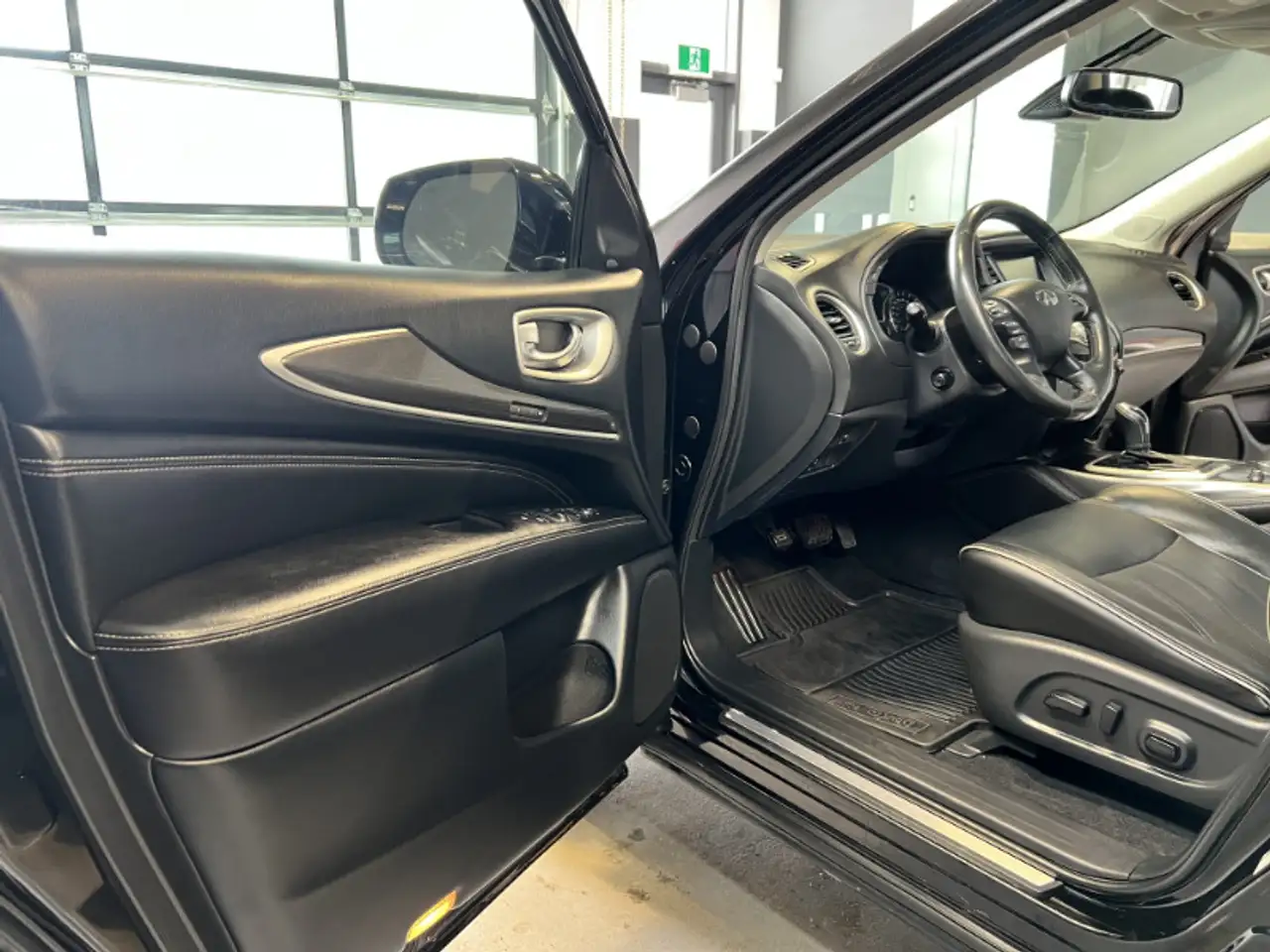 Infiniti QX60 снимка Infiniti QX60