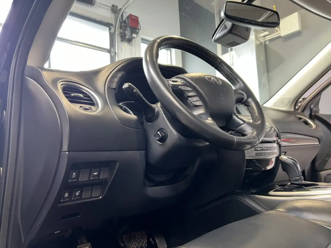 Infiniti QX60 снимка Infiniti QX60
