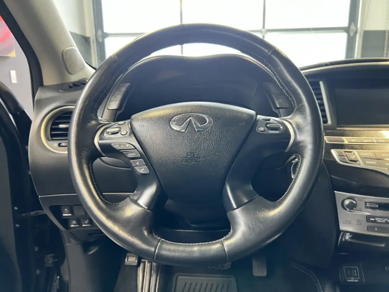 Infiniti QX60 снимка Infiniti QX60