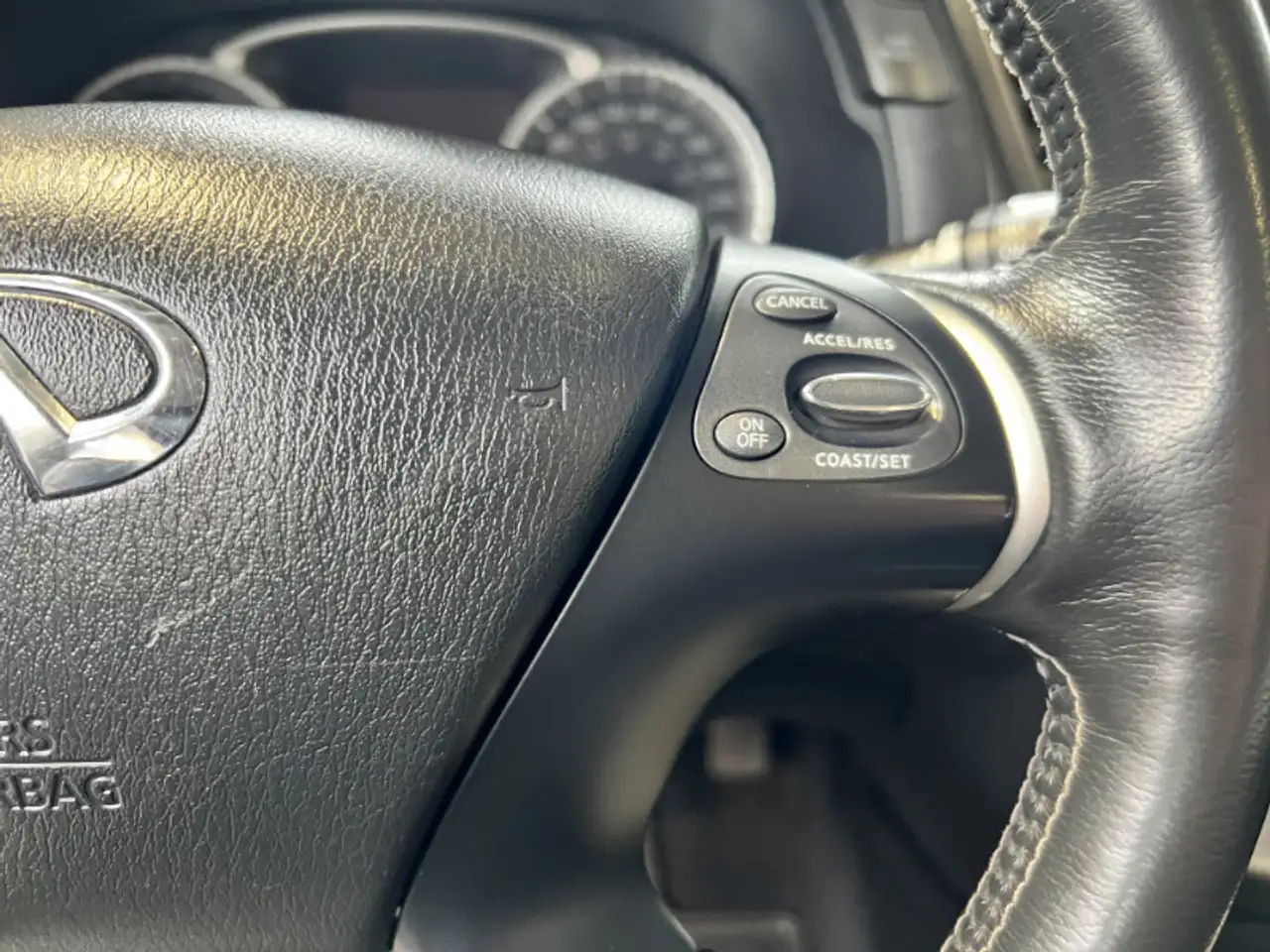 Infiniti QX60 снимка Infiniti QX60