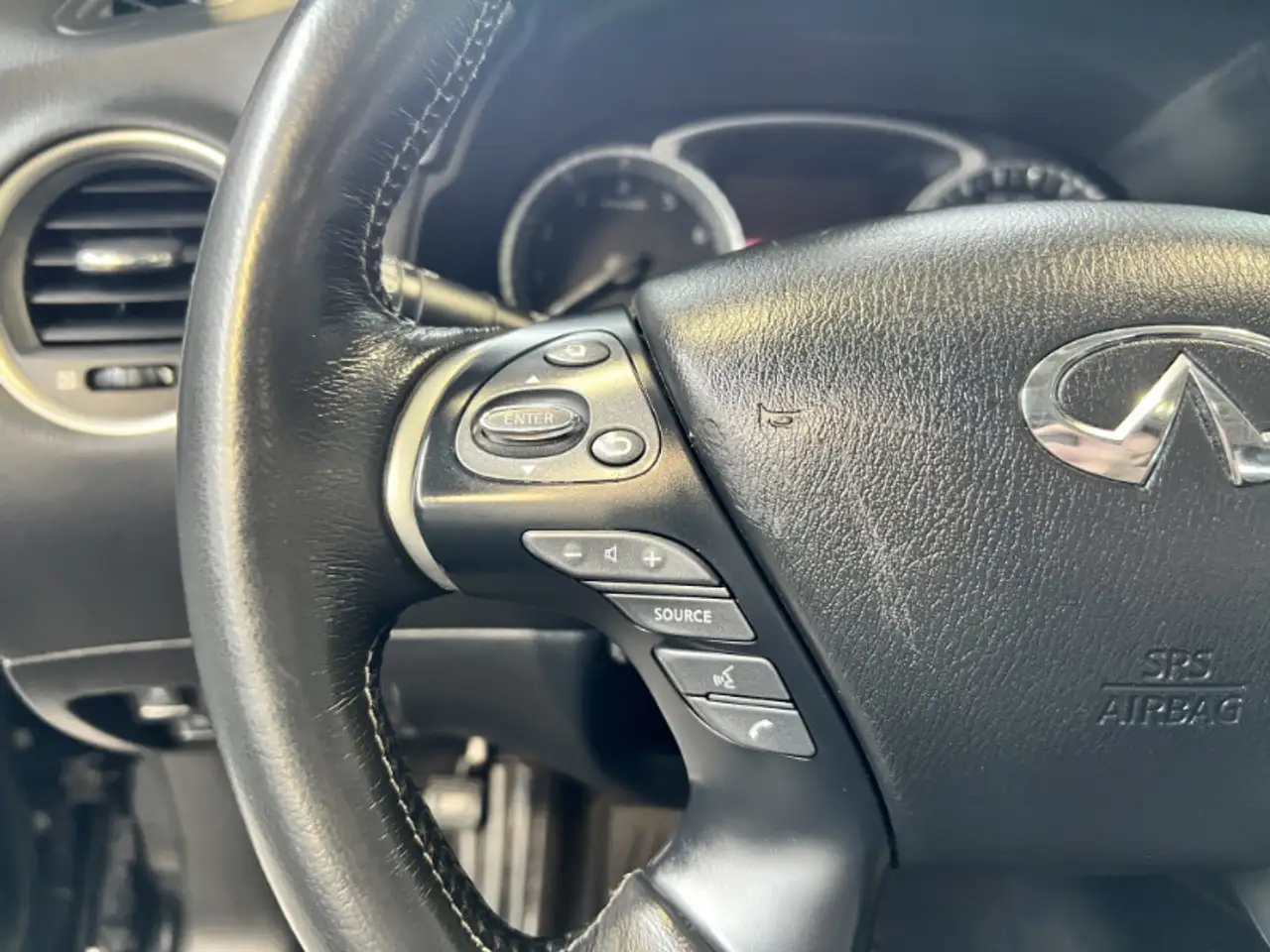 Infiniti QX60 снимка Infiniti QX60